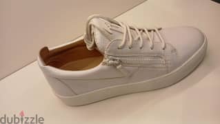 Giuseppe Zanotti
leather sneakers