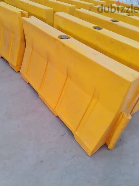 Plastic road barriers حواجز طريق بلاستيكيه (صداده) 3