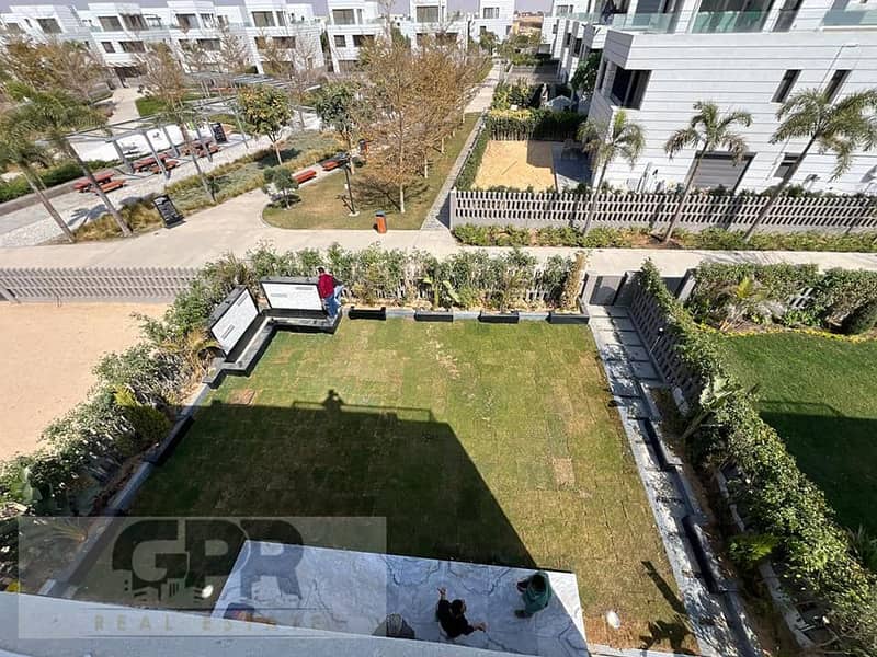 جاردن دوبلكس استلام فوري خلف المركز الطبي العالمي والجامعة البريطانية في كمبوند فلل فقط / garden duplex 3Beds for sale in al bourouj compund 3