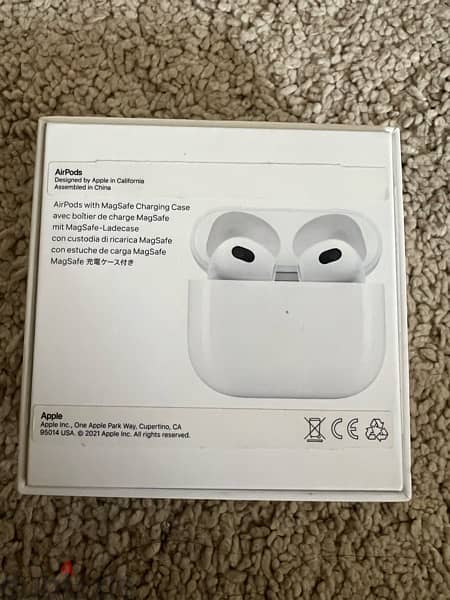 AirPods (3rd generation) with MagSafe Charging Case 1