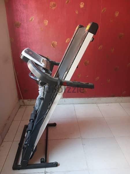 RAFAEL FITNESS treadmill with massage belt up to 110 kg and 12 speeds 3