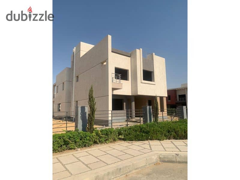 For sale in Madinaty, a separate villa, area 447 square meters, 4 rooms, at the lowest price 3