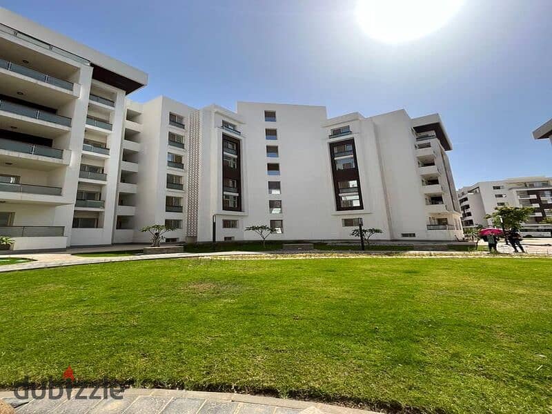 3-bedroom apartment for sale with only 5% down payment in the capital, in Al-Maqsad Compound, next to the Green River and in front of the iconic tower 2