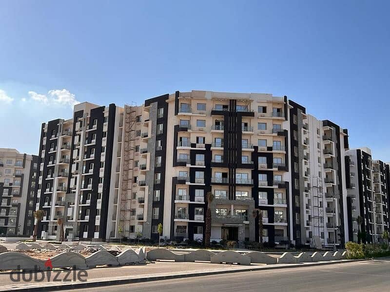 3-bedroom apartment for sale with only 5% down payment in the capital, in Al-Maqsad Compound, next to the Green River and in front of the iconic tower 8