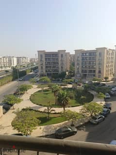 162m area for rent in Rehab City 2, view of the square and garden