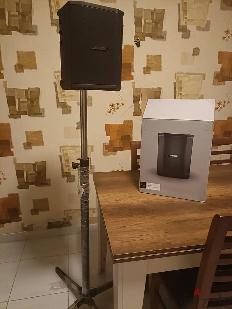 speaker model BOSES 1 pro & " speaker stand GNR-SPKST " 2