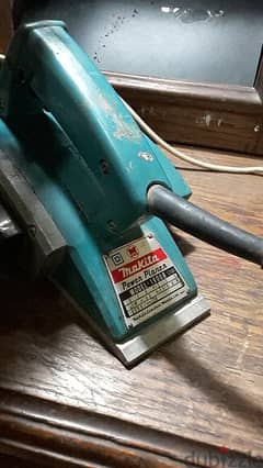 فاره كهربائيه makita يابانى 580 وات  موديل 1900B