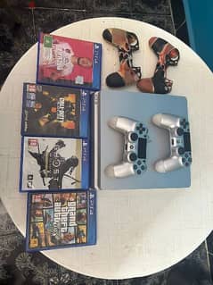 ps4 slime silver 500GB with two original controllers and 4 games