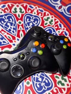 2 xbox 360 controllers