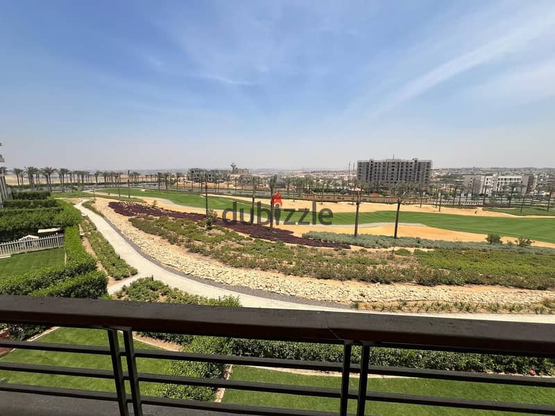 3BR Uptown Cairo Gem: Golf Views, Fully Equipped | شقة ٣ غرف نوم للايجار في اب تاون كايرو جولف فيو 2