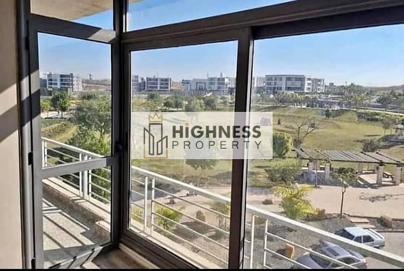 With a big cash discount, an apartment with a private garden for sale, 208 m, prime location in Taj City Compound, with Madiant Masr 26