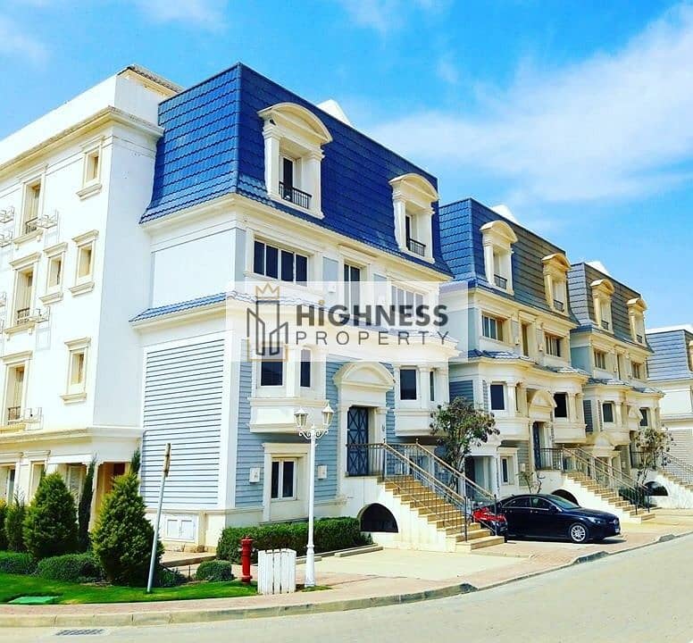 The last apartment for sale at the old price, area of ​​190 meters, next to 40 meters in the Mountain View I City October compound. 1