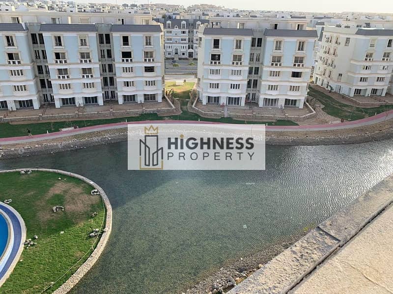 The last apartment for sale at the old price, area of ​​190 meters, next to 40 meters in the Mountain View I City October compound. 8