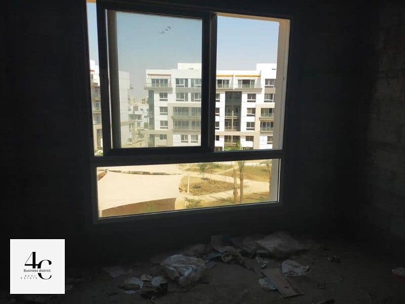 For sale Apartment 221m  ready to move 4 bedrooms  at best price in compound hyde park new cairo 6