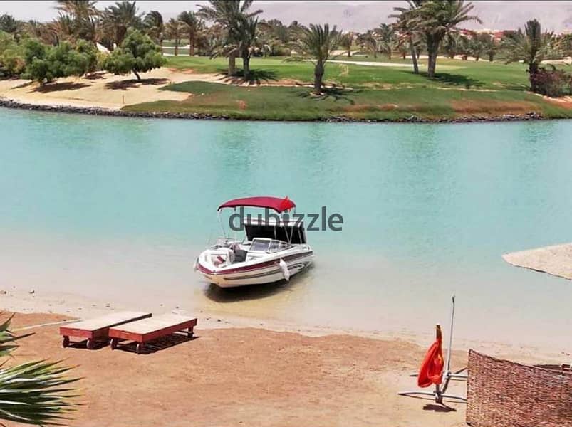 For sale, a finished townhouse villa with air conditioners and kitchen, first row on the Lagoon in El Gouna 2