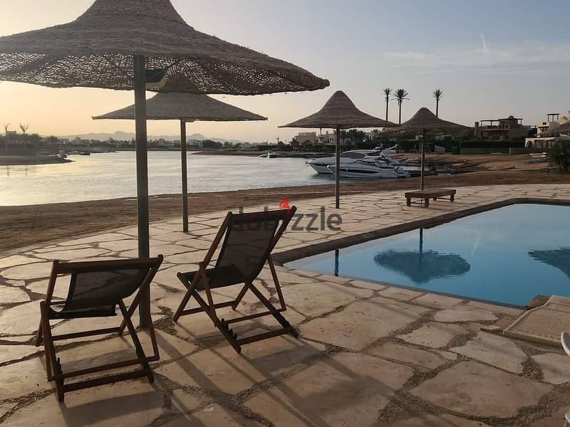 For sale, a finished townhouse villa with air conditioners and kitchen, first row on the Lagoon in El Gouna 5