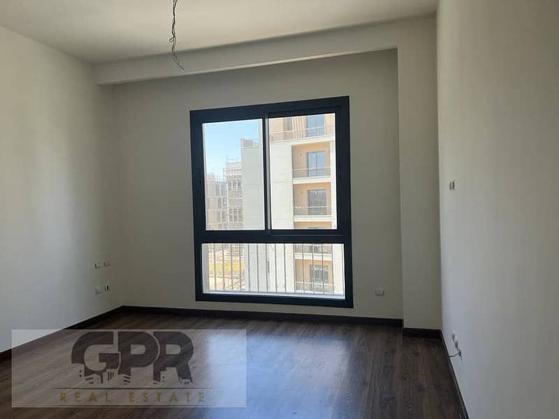 شقة 4غرف نوم+ليفينج روم متشطبة فوري على شارع التسعين في كمبوند المراسم / 4rooms fully finished apartment for sale in fifth sqaure compound 4