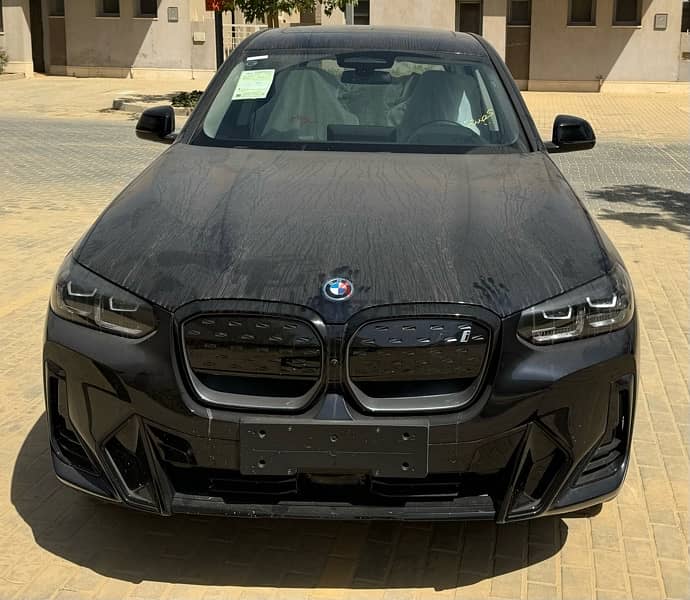 BMW iX3 2024 كهرباء والسعر يشمل إضافات 0