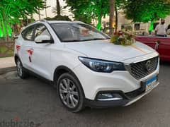 سياره MG zs  لون ابيض للزفاف و السفر و المناسبات