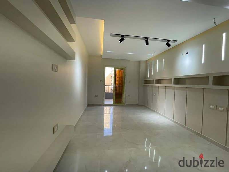 للبيع شقة 240م متشطبة بالكامل فى ارقى كمبوند بقلب زايد القديمة For sale apartment 240m fully finished n the finest compound in the heart of old Zayed 2