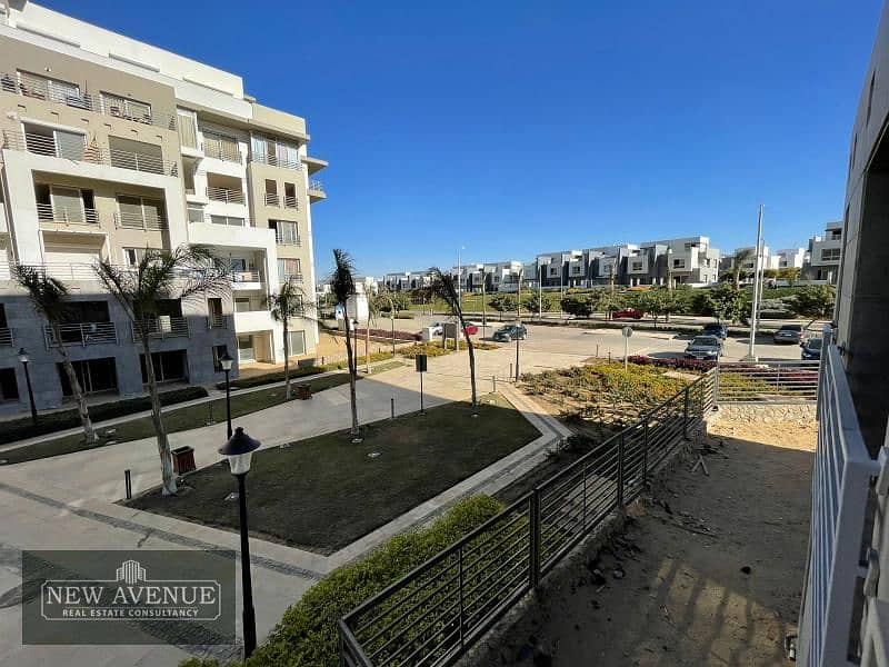 Apartment for sale delivered hydepark new cairo 3