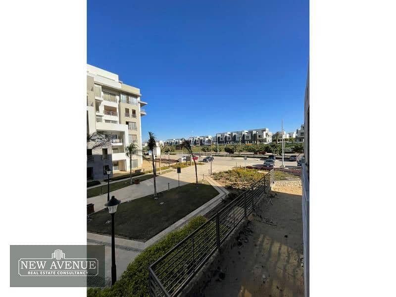 Apartment for sale delivered hydepark new cairo 5