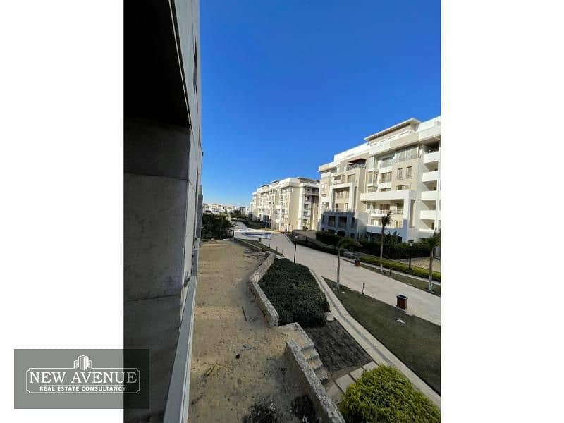 Apartment for sale delivered hydepark new cairo 6