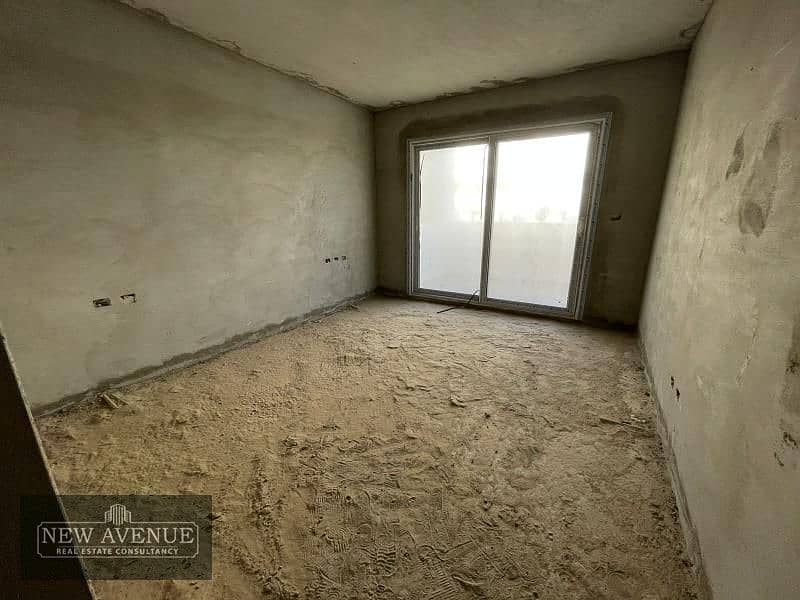 Apartment for sale delivered hydepark new cairo 7