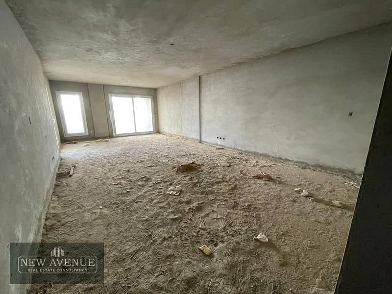 Apartment for sale delivered hydepark new cairo 8