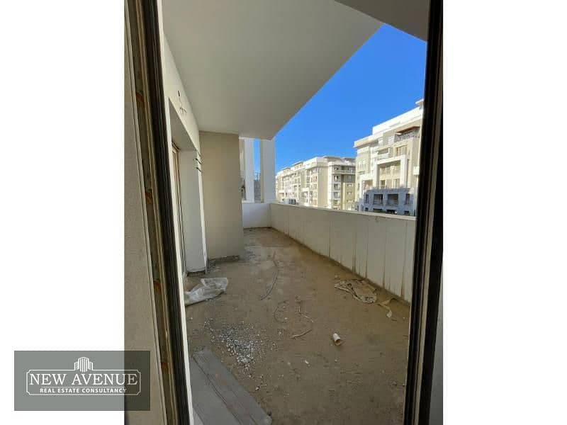 Apartment for sale delivered hydepark new cairo 10