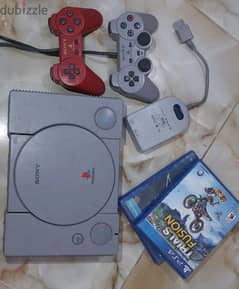 بلايستيشن 1 مستعمل قابل للتفاوض + دراعين منهم دراع PS2 + لعبتين