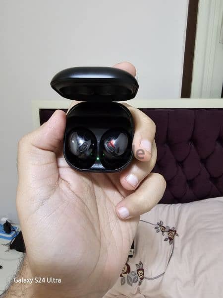 Galaxy Buds Pro مفيهاش خدش 6