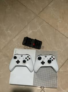 ‏للبيع أو التبديل Xbox 1 s 0