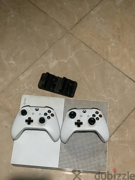 ‏للبيع أو التبديل Xbox 1 s 1