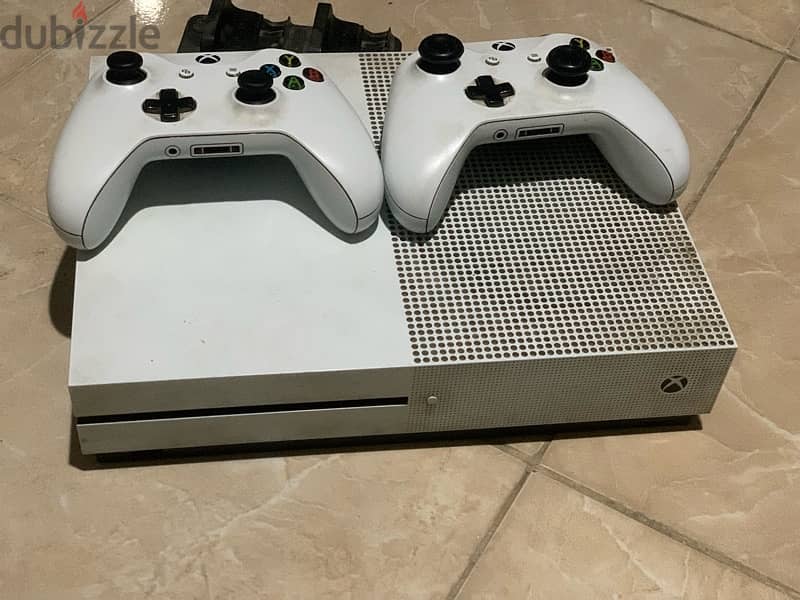 ‏للبيع أو التبديل Xbox 1 s 3