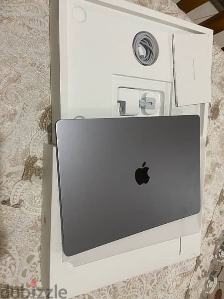 Macbook Air M2  جديد تماما بطاريه ١٠٠٪؜ بكل حاجته والضمان ساري 0