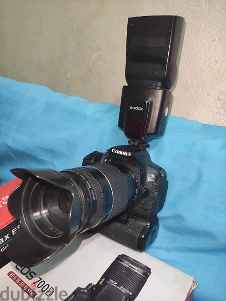 Canon 700D with canon EF 75-300mm / Canon EF-S 18-55 4