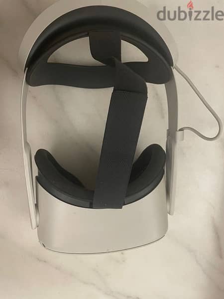 Oculus Quest 2 VR headset (Mint Condition) 3