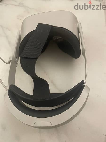 Oculus Quest 2 VR headset (Mint Condition) 4