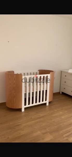 Crib with Mattress 0