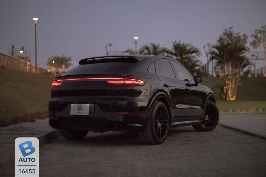 Porsche Cayenne 2022 GTS 2