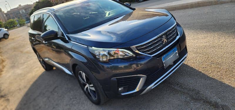 Peugeot 5008 2020 1