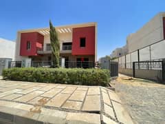 Villa for sale half finishing pure street view