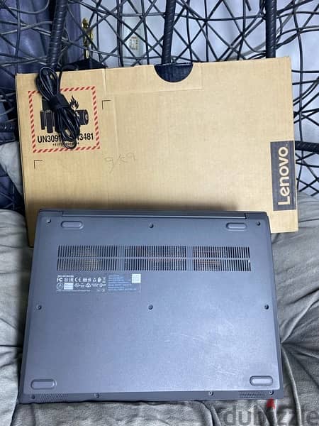 laptop lenovo V14-ADA 8