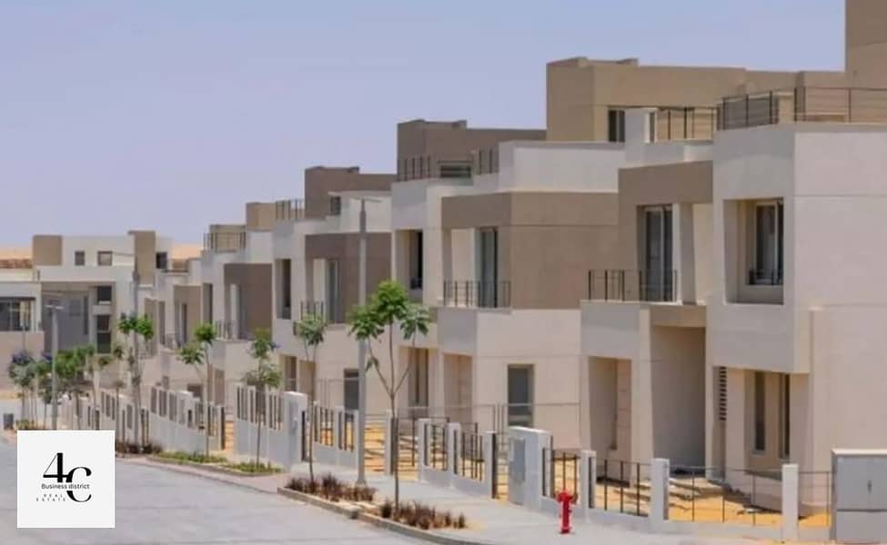 Town house middle 224m with land area 190m for sale with installments in palm hills new cairo in lowest price 1