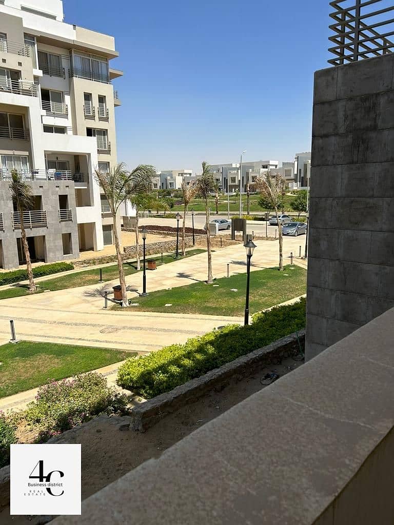 in The best phase Apartment with large area 257m and lowest price for sale ready to move in Hyde park New cairo 4