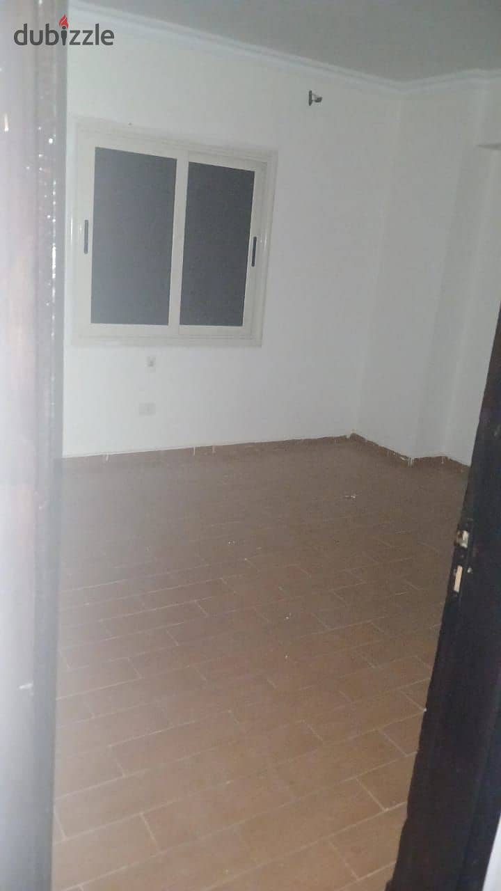 A spacious apartment for rent in Dar Misr Al-Qronfol Compound, First Settlement, in front of Gate 24 Al-Rehab 9