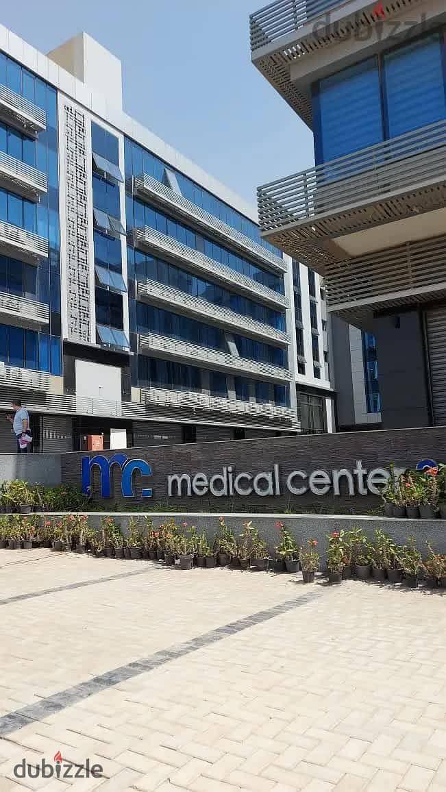 عيادة او مكتب اداري للبيع في مدينة نصر في مول Medical Center 3 علي شارع ابو داوود الظاهري مباشرة تشطيب كامل استلام فوري من المالك تقسيط علي سنه 4