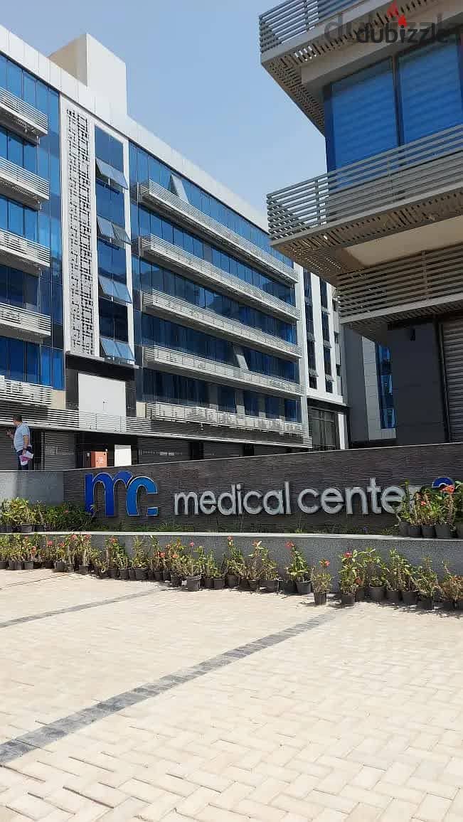 عيادة او مكتب اداري للبيع في مدينة نصر في مول Medical Center 3 علي شارع ابو داوود الظاهري مباشرة تشطيب كامل استلام فوري من المالك تقسيط علي سنه 7