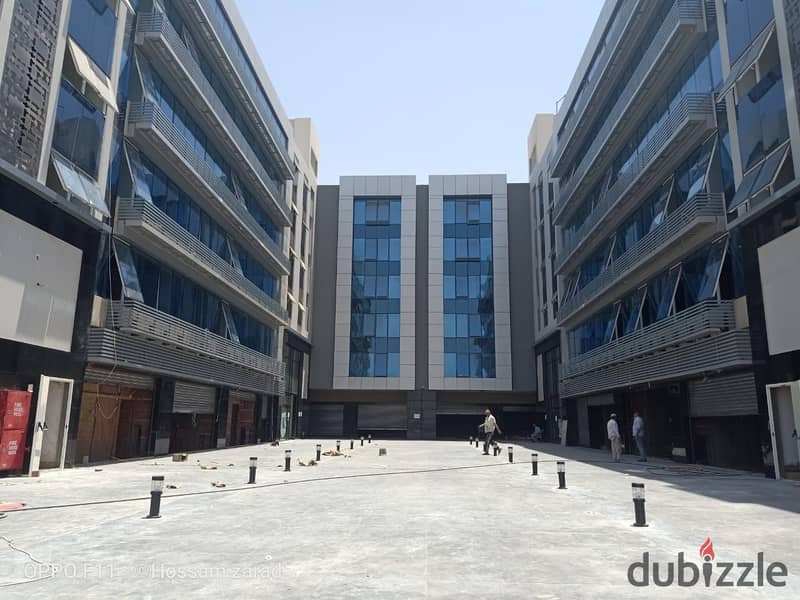 عيادة او مكتب اداري للبيع في مدينة نصر في مول Medical Center 3 علي شارع ابو داوود الظاهري مباشرة تشطيب كامل استلام فوري من المالك تقسيط علي سنه 18